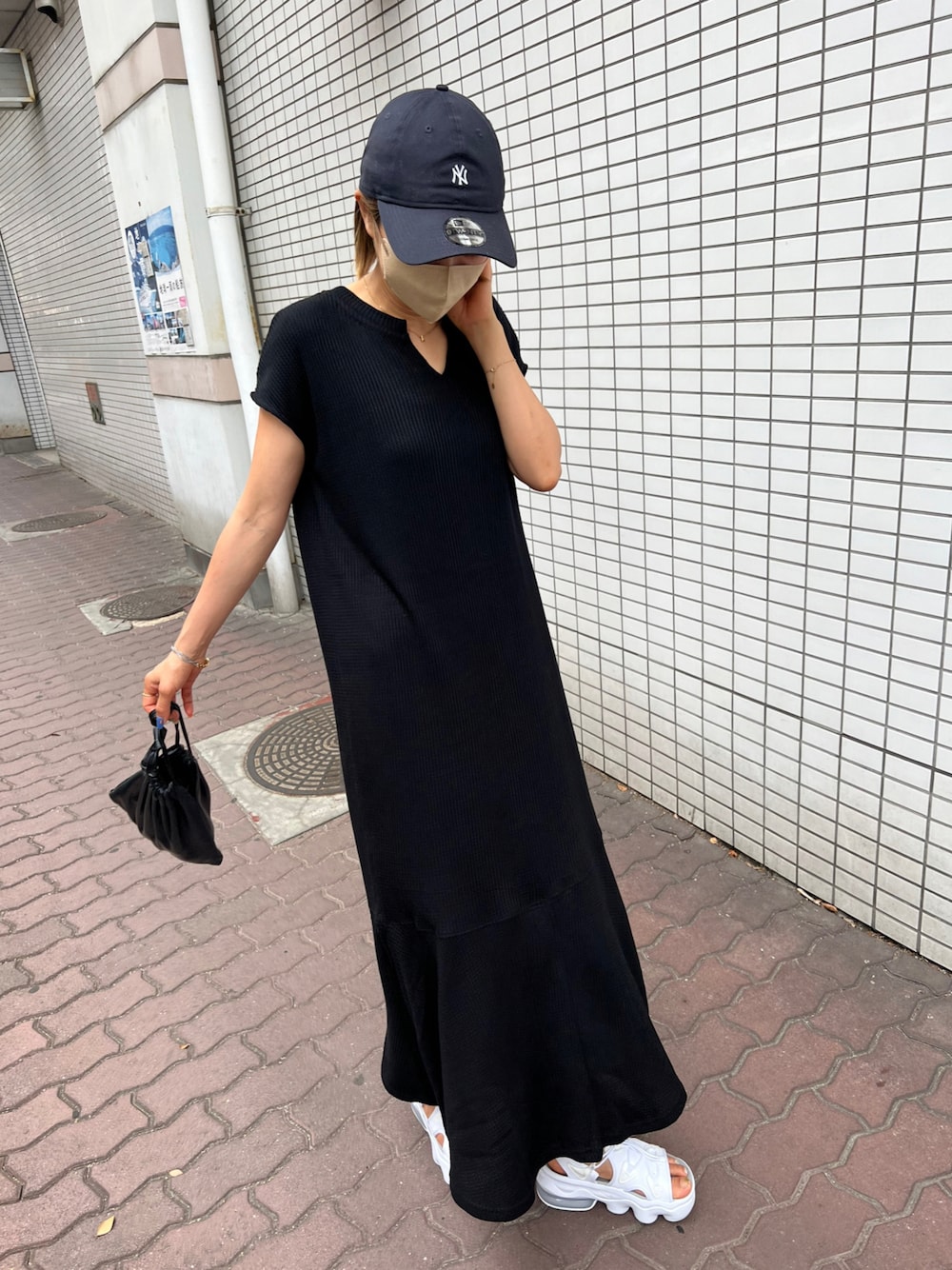 「夏コーデ、大人カジュアル、サンダルコーデ、シンプルコーデ、ラクチンコーデ、着回しコーデ、プチプラコーデ、ワンピース」｜「CIAOPANIC TYPYの2WAYサーマルマーメイドスキッパーロングワンピース（ワンピース、ブラック系）」を使った、aiさん（レディース・161cm）の夏コーディネートの1枚目の写真