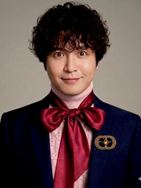 「Christian Dior（クリスチャンディオール）のアイテム（トップス、ピンク系）」を使った、James laurentさん（メンズ・176cm）の春コーディネート