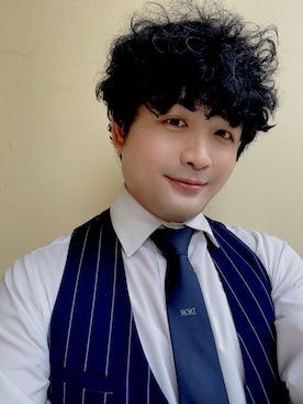 「Christian Dior（クリスチャンディオール）のアイテム（ネクタイ、ブルー系）」を使った、James laurentさん（メンズ・176cm）の春コーディネート