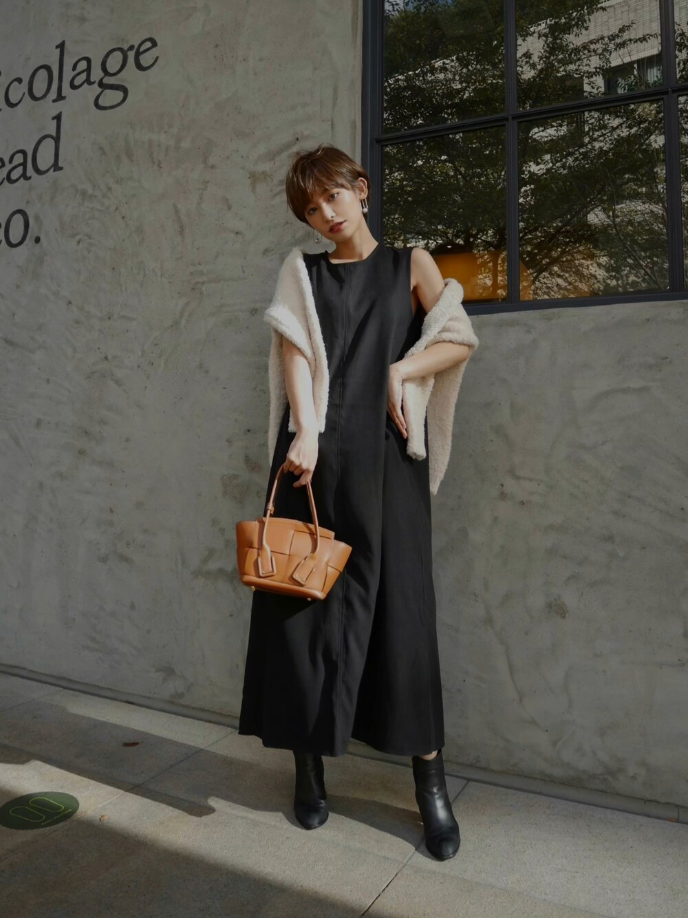 「大人コーデ、秋冬コーデ、シンプル、ゆったりコーデ、休日スタイル」｜「My shawtyのmany way set onepieace（ワンピース、ブラック系）」を使った、Myshawty officialさん（レディース・160cm）の秋コーディネートの1枚目の写真