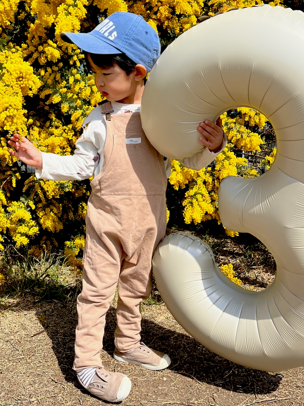 「キッズコーデ、キッズ、男の子コーデ、サロペット、春コーデ、キャップ」｜「THEANIMALSOBSERVATORYのアイテム（キャップ、ブルー系）」を使った、ZEN_TAOさん（キッズ・90cm）の春コーディネートの1枚目の写真