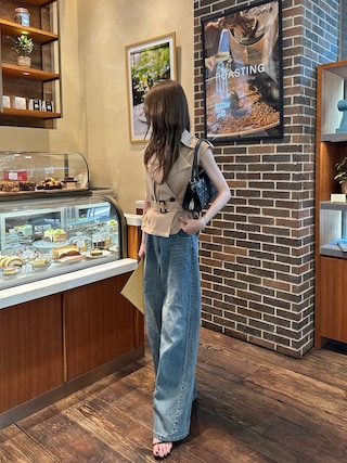 「Chico(チコ)の【2025SS】ミッドウエストストレートワイドデニム(デニムパンツ)」を使った、kannaさん(レディース・162cm)の秋コーディネート