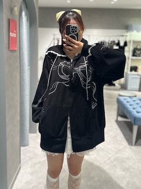 「OLIVE des OLIVE（オリーブデオリーブ）のホットフィットリボンBigパーカー（パーカー、ブラック系）」を使った、Risaさん（レディース・152cm）の夏コーディネート