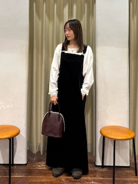 「URBAN RESEARCH DOORS（アーバンリサーチドアーズ）のSoft Cotton Loose Long-Sleeve T-shirts（Tシャツ/カットソー、ホワイト系）」を使った、オカモトさん（レディース・155cm）の秋コーディネート