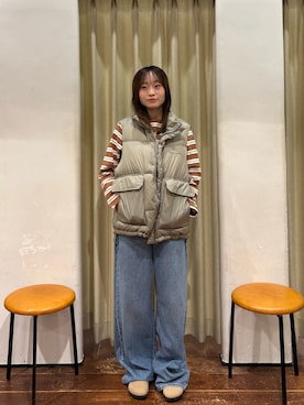 「URBAN RESEARCH DOORS（アーバンリサーチドアーズ）の『別注』Marmot×DOORS　DOWN VEST（その他アウター、グリーン系）」を使った、オカモトさん（レディース・155cm）の秋コーディネート