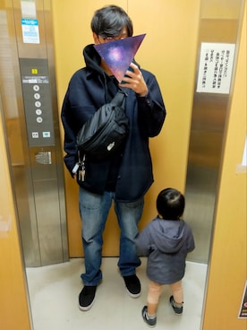 「JW Anderson（ジェイダブリューアンダーソン）のアイテム（パンツ）」を使った、しぇりー店長さん（メンズ・179cm）の春コーディネート