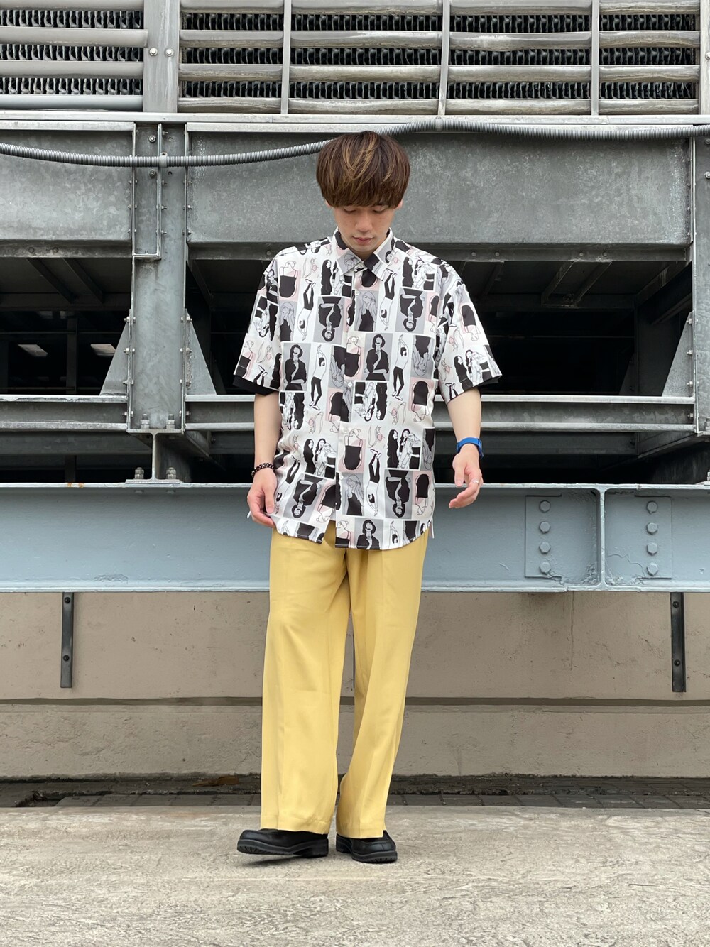 「夏コーデ、カジュアルコーデ、柄シャツ、ワイドパンツ、フレアパンツ、ootd、カラーパンツ、いいね、save、フォローお願いします🤑、シャツスタイル、tk.TAKEO KIKUCHI」｜「tk.TAKEO KIKUCHIのアソートパターン半袖シャツ（シャツ/ブラウス、ホワイト系）」を使った、新宿ルミネエストtkさん（メンズ・173cm）の夏コーディネートの1枚目の写真