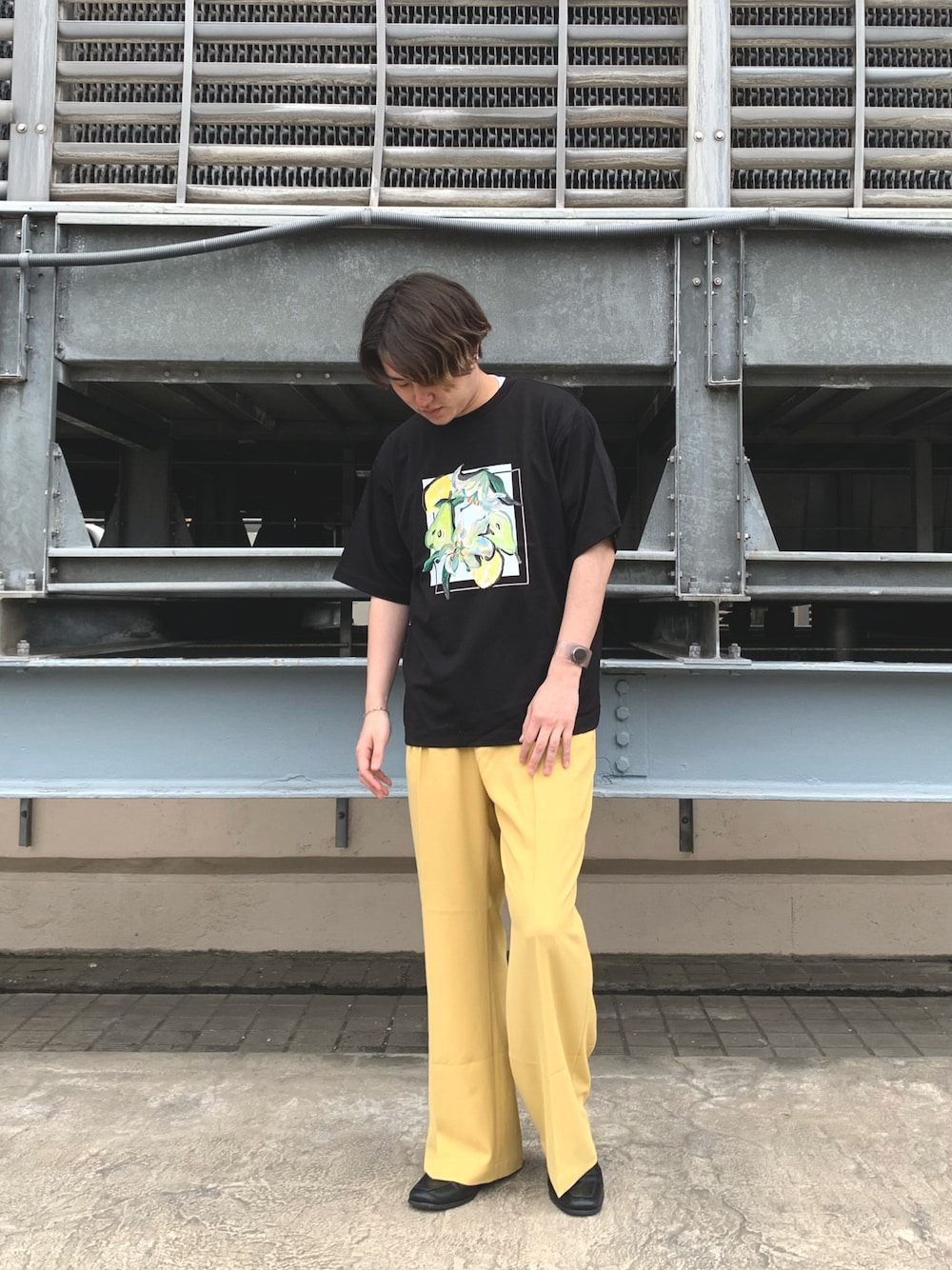 「ootd、今日のコーデ、おしゃれさんと繋がりたい、いいね、save、フォローお願いします🤑、Tシャツ、夏、黒、夏コーデ、ワイトパンツ、カラーパンツ、ヒール、tk.TAKEO KIKUCHI、新宿ルミネエスト」｜「tk.TAKEO KIKUCHIのリリーアンドフルーツカットソー（Tシャツ/カットソー、ブラック系）」を使った、新宿ルミネエストtkさん（メンズ・171cm）の春コーディネートの1枚目の写真