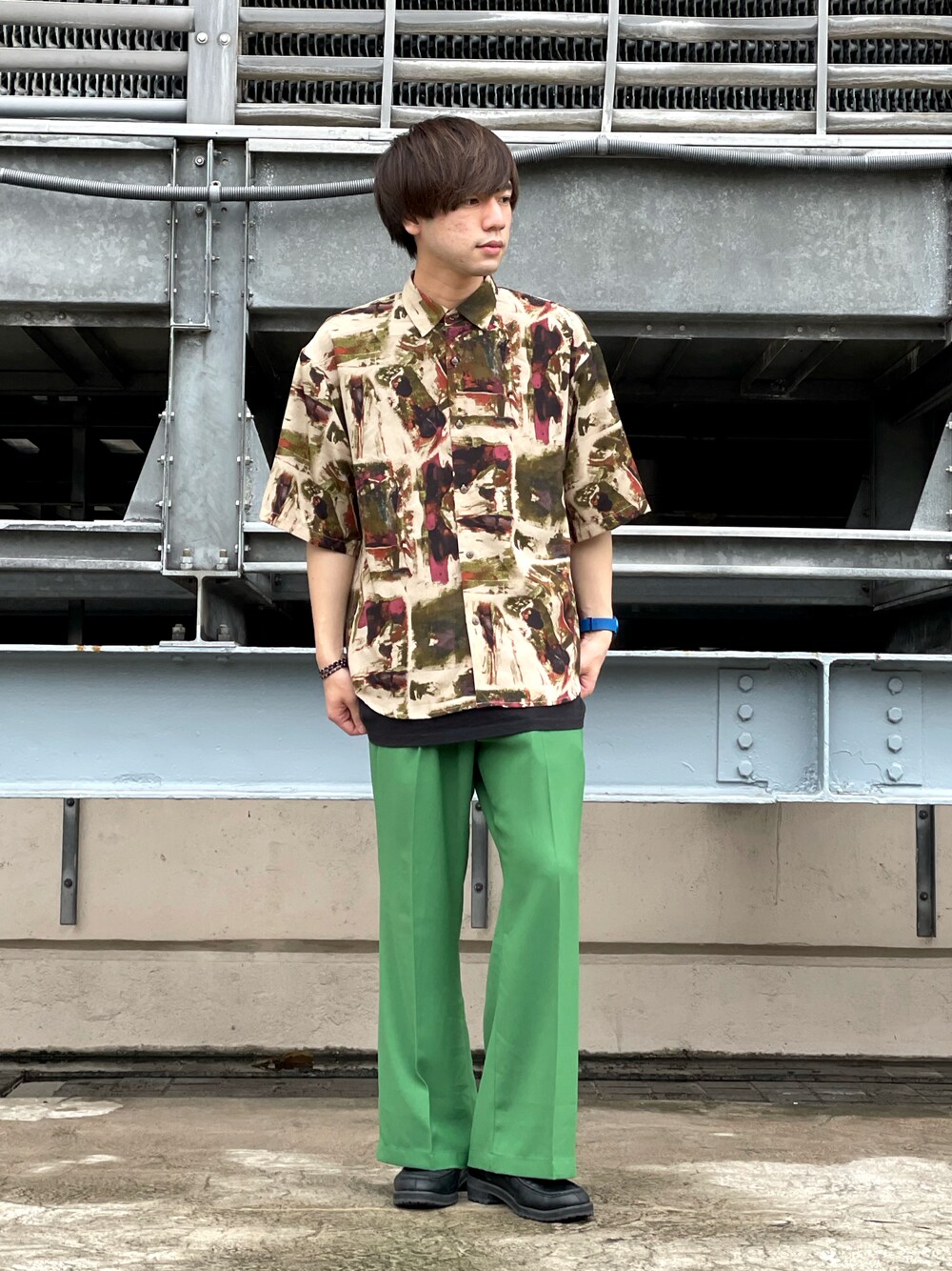 「夏コーデ、柄シャツ、大人カジュアル、グリーン、ワイドパンツ、フレアパンツ、おしゃれさんと繋がりたい、いいね、save、フォローお願いします🤑、ootd、tk.TAKEO KIKUCHI」｜「tk.TAKEO KIKUCHIのカラーワイドフレアパンツ（その他パンツ、グリーン系）」を使った、新宿ルミネエストtkさん（メンズ・173cm）の夏コーディネートの1枚目の写真