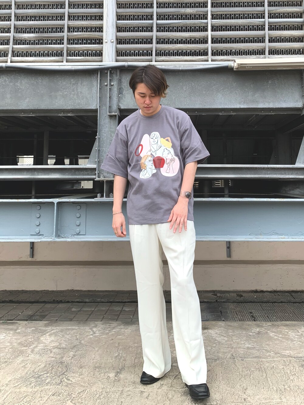 「ootd、今日のコーデ、おしゃれさんと繋がりたい、いいね、save、フォローお願いします🤑、シンプルコーデ、カジュアルコーデ、春夏コーデ、夏コーデ、夏、Tシャツ、プリントT、ワイドパンツ、白パンツ、新宿ルミネエスト、tk.TAKEO KIKUCHI」｜「tk.TAKEO KIKUCHIのがーるエンブロカットソー（Tシャツ/カットソー、グレー系）」を使った、新宿ルミネエストtkさん（メンズ・171cm）の春コーディネートの1枚目の写真