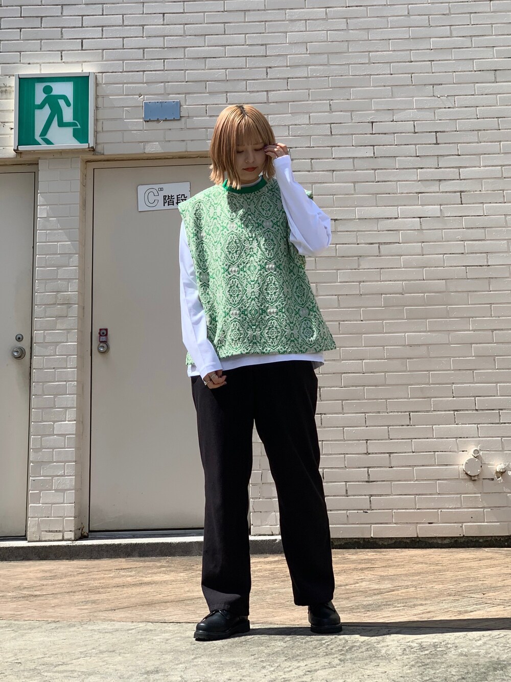 「リラックススタイル、休日コーデ、シンプル、カジュアルコーデ、秋コーデ、ラフコーデ、ootd、おしゃれさんと繋がりたい、ベスト、グリーン、メンズライク、オーバーサイズ、tk.TAKEO KIKUCHI」｜「tk.TAKEO KIKUCHIの【セットアイテム】ダマスクジャガードベスト&ロンT（その他トップス、グリーン系）」を使った、新宿ルミネエストtkさん（レディース・162cm）の秋コーディネートの1枚目の写真