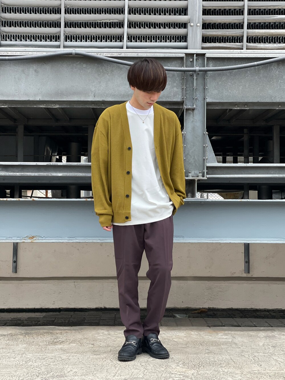 「カーディガン、カラーニット、きれいめカジュアル、オトナカジュアル、シンプルコーデ、秋服準備はじめました、リラックススタイル、おしゃれさんと繋がりたい、いいね、save、フォローお願いします🤑、ootd、tk.TAKEO KIKUCHI」｜「tk.TAKEO KIKUCHIの360度ストレッチワイドテーパードパンツ（その他パンツ、ブラウン系）」を使った、新宿ルミネエストtkさん（メンズ・173cm）の夏コーディネートの1枚目の写真
