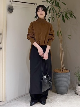 「SALON adam et rope'（サロン アダム エ ロペ）のハイツイストウールスリットスカート / セットアップ対応（スカート、ブラック系）」を使った、michiruさん（レディース・156cm）の秋コーディネート