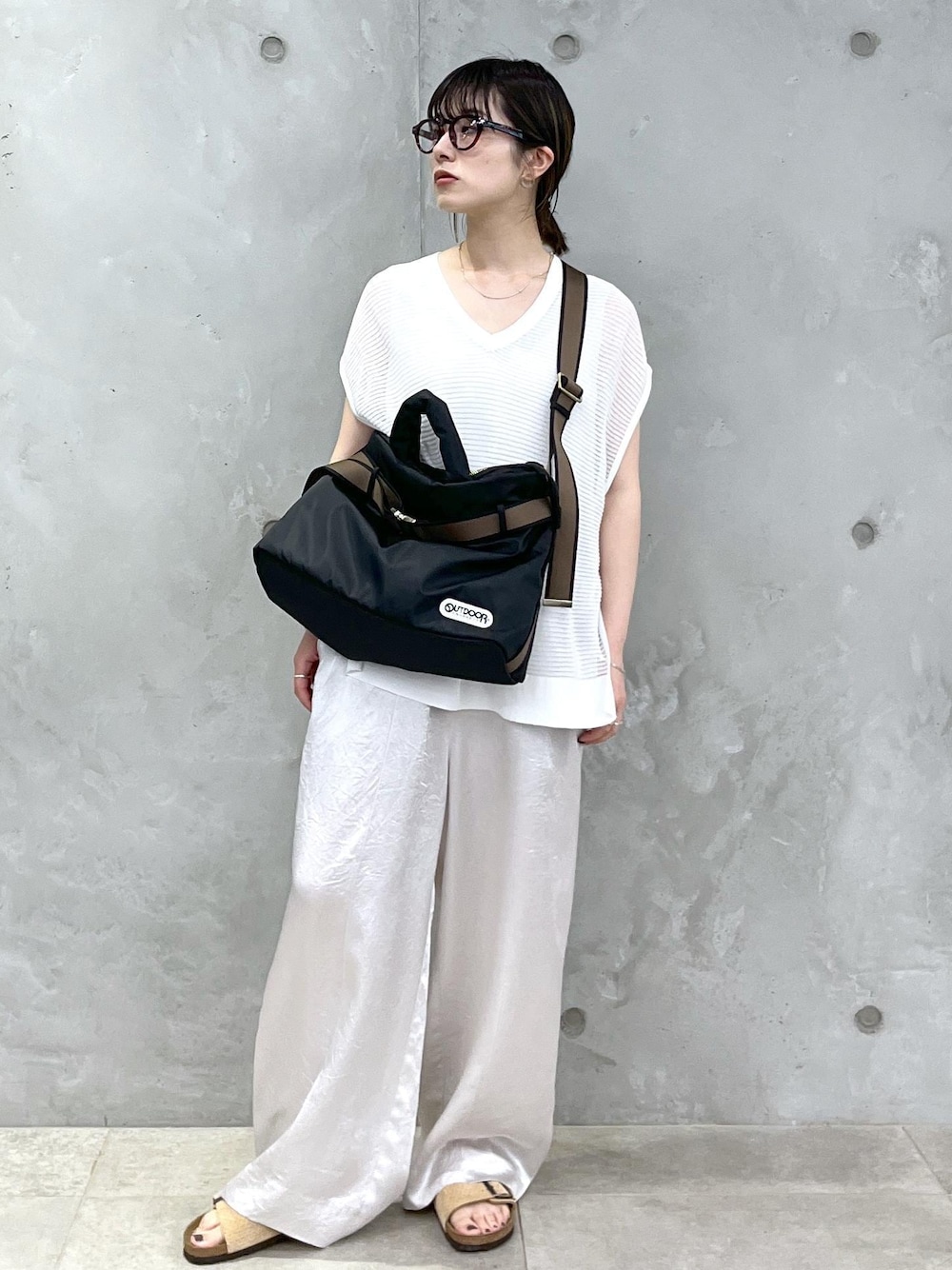 「シアー、プルオーバー、オールインワン、BIRKENSTOCK、Arizona VL Dotted、OUTDOOR PRODUCTS for SALON、OUTDOOR PRODUCTS、別注、トートバッグ、サロンアダムエロペ、24SS春の新作、24SS予約、24SS夏の新作、骨格ウェーブ、ブルべ」｜「SALON adam et rope'のシアーメッシュ2WAYプルオーバー【洗える】（ニット/セーター、ホワイト系）」を使った、michiruさん（レディース・156cm）の春コーディネートの1枚目の写真