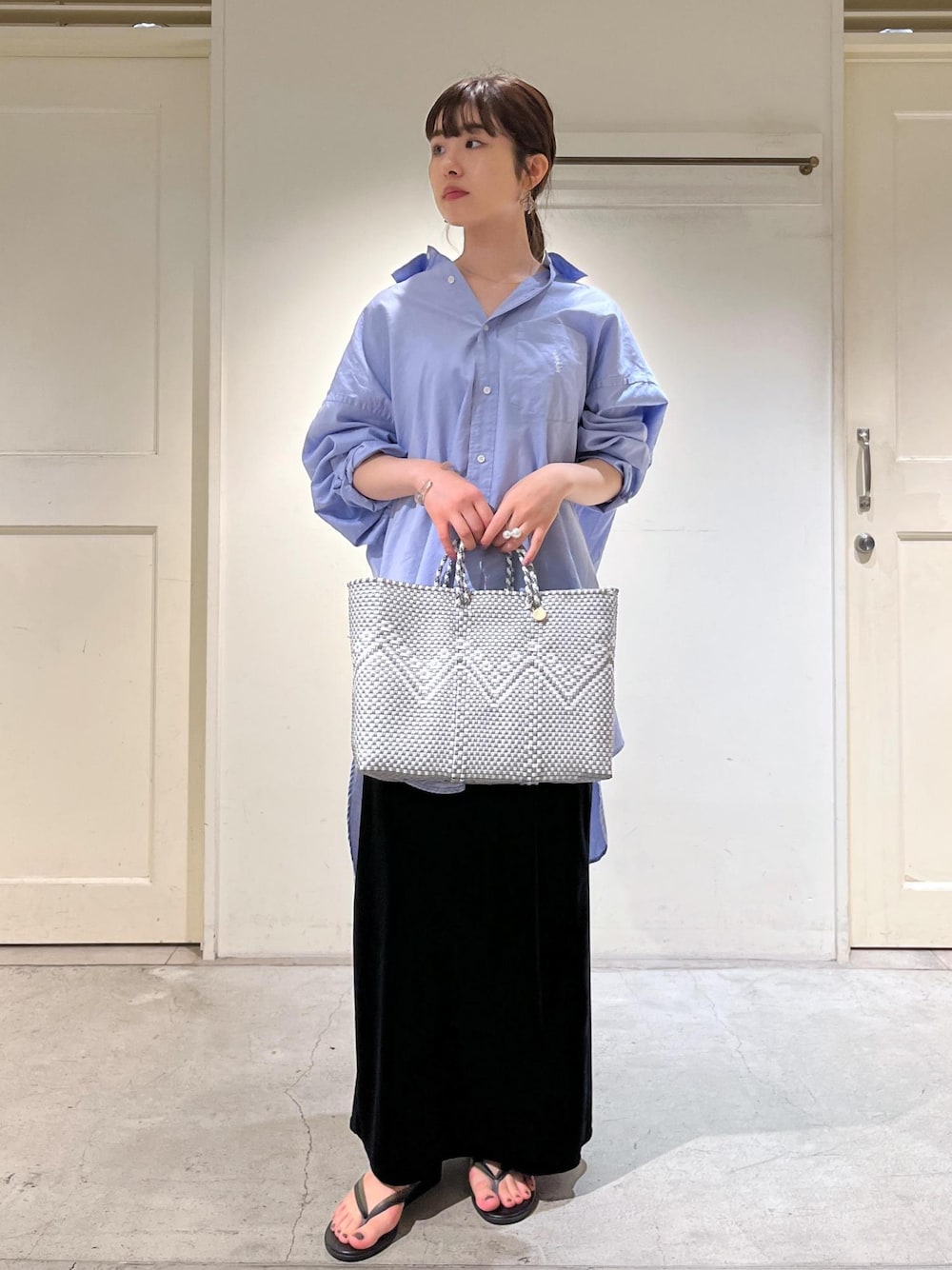 「骨格ウェーブ、ブルベ、低身長、Americana、アメリカーナ、タイトスカート、ベロア、サンダル、NICOLAS LAINAS、Letra、サロンアダムエロペ、SALON　adam et rope'、ビッグシルエット、休日スタイル、お出かけコーデ」｜「NICOLAS LAINASの【NICOLAS LAINAS（ニコラスライナス）】コンフォートソールトングサンダル（サンダル、ブラック系）」を使った、michiruさん（レディース・156cm）の夏コーディネートの1枚目の写真