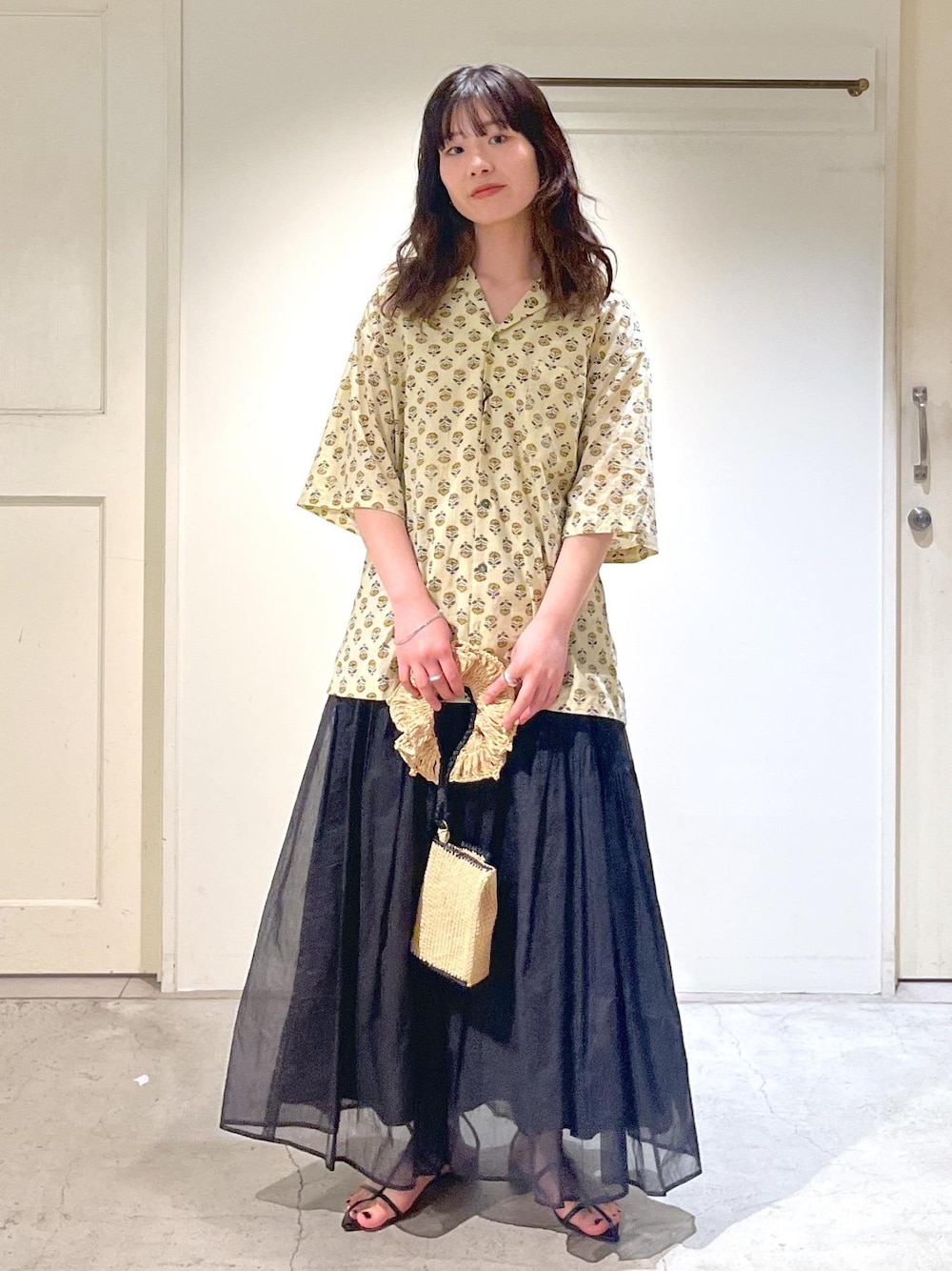 「COUTURE D'ADAM、クチュールドアダム、半袖、ブロックプリント、WEB限定、ギャザースカート、シアー、フラットサンダル、MAISON N.H PARIS、初春コーデ、春コーデ、デートコーデ、お出かけコーデ、旅行コーデ、推し活コーデ」｜「SALON adam et rope'の【WEB限定】コットンオーガンジーギャザースカート 2（スカート、ブラック系）」を使った、michiruさん（レディース・156cm）の春コーディネートの1枚目の写真