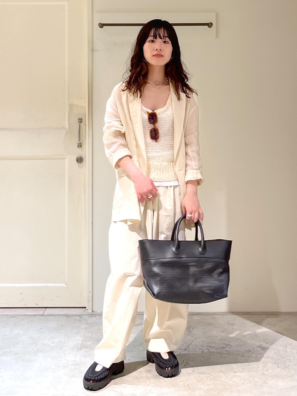 「羽織、プリマベール、ギマコットン、カーヴィーパンツ、KEEN、UNEEK PLT MARY JANE、メリージェーン、BRENTELLA、ショルダーバッグ、レザー、IZIPIZI、サングラス、春コーデ、初夏コーデ、夏コーデ」｜「KEENの【KEEN（キーン）】UNEEK PLT MARY JANE / オールジェンダー ユニーク ピーエルティー メリージェーン（サンダル、ブラック系）」を使った、michiruさん（レディース・156cm）の春コーディネートの1枚目の写真