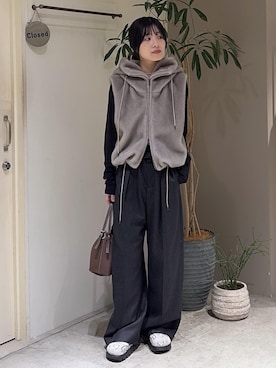 「SALON adam et rope'（サロン アダム エ ロペ）のHug Silkラウンドネックプルオーバー 3 / 新色追加（Tシャツ/カットソー、ブラック系）」を使った、michiruさん（レディース・156cm）の秋コーディネート