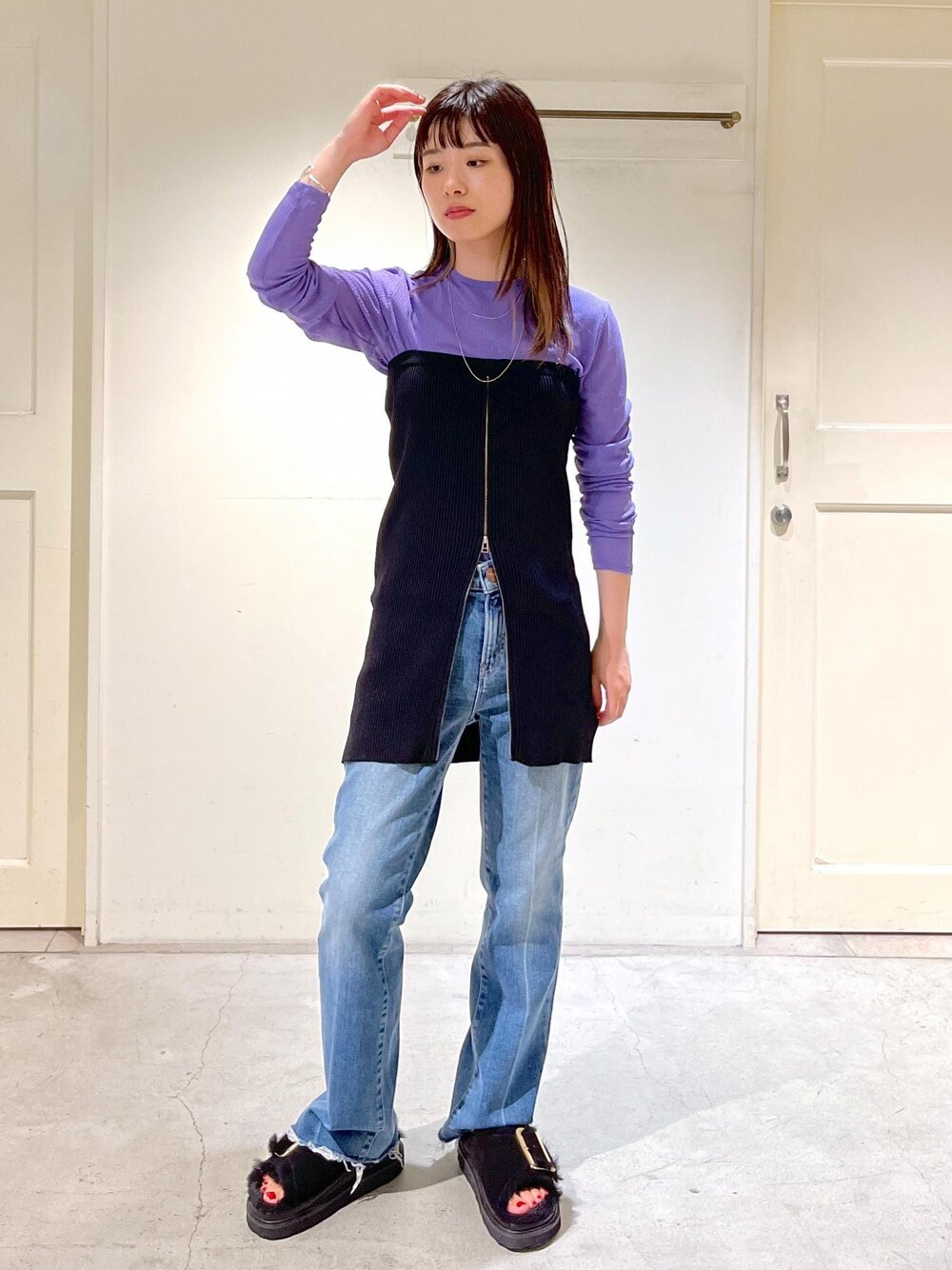 「23AW秋の新作、骨格ウェーブ、ブルベ、低身長、サロンアダムエロペ、KINAN、ビスチェ、redcardtokyo、MOHI、SALON adam et ropé、秋コーデ、ロンT、デニム、カラー×コーデ、レイヤードスタイル」｜「SALON adam et rope'のKINANシアーリブロングTシャツ（Tシャツ/カットソー、パープル系）」を使った、michiruさん（レディース・156cm）の夏コーディネートの1枚目の写真
