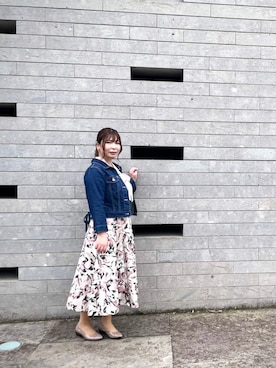「JUSGLITTY（ジャスグリッティー）のアイテム（スカート）」を使った、菅野奈織美さん（レディース・156cm）の春コーディネート