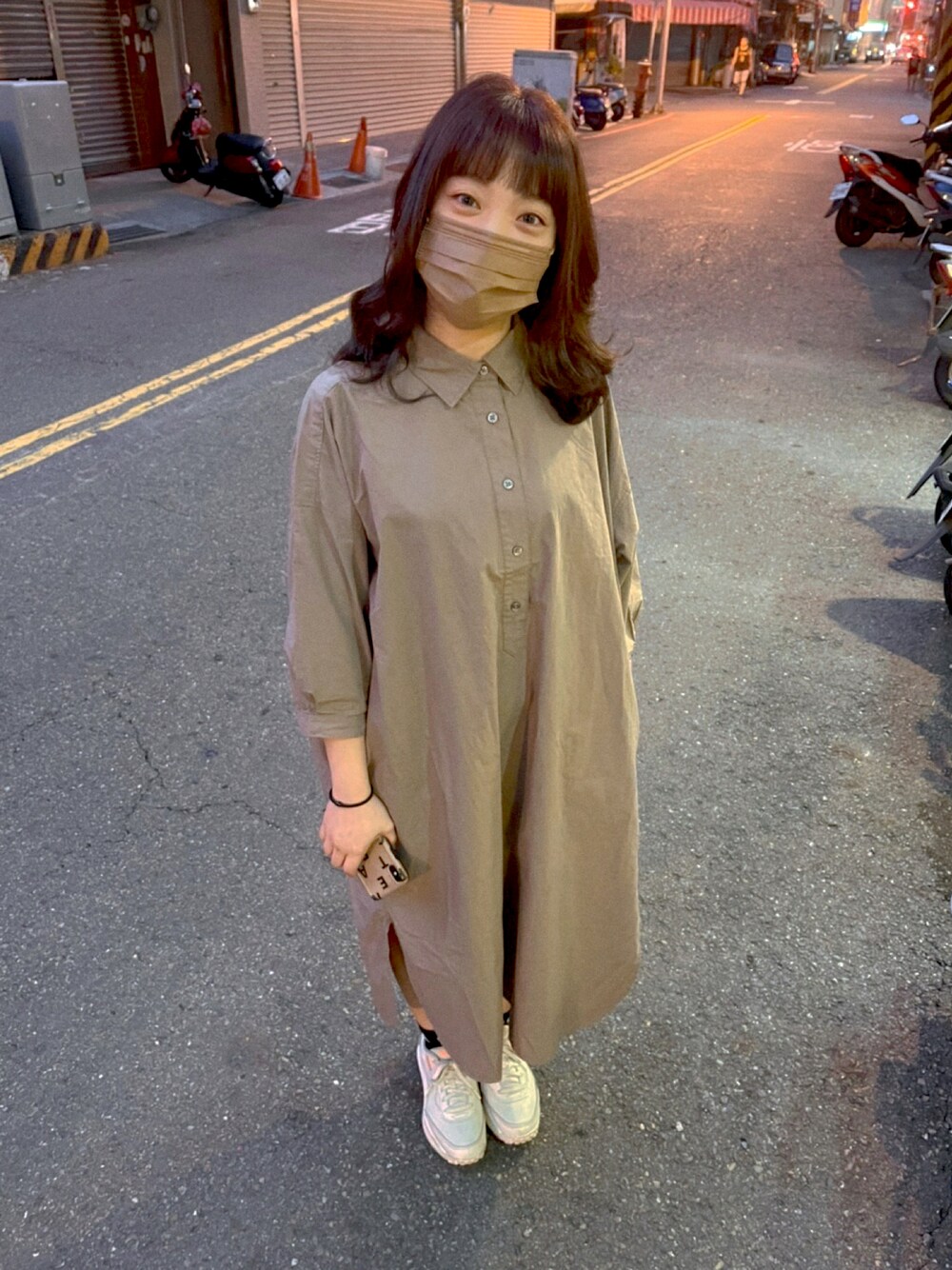 「ootd、秋、秋色」｜「MUJI Laboのアイテム（シャツワンピース、ベージュ系）」を使った、TKさん（レディース・156cm）の秋コーディネートの1枚目の写真
