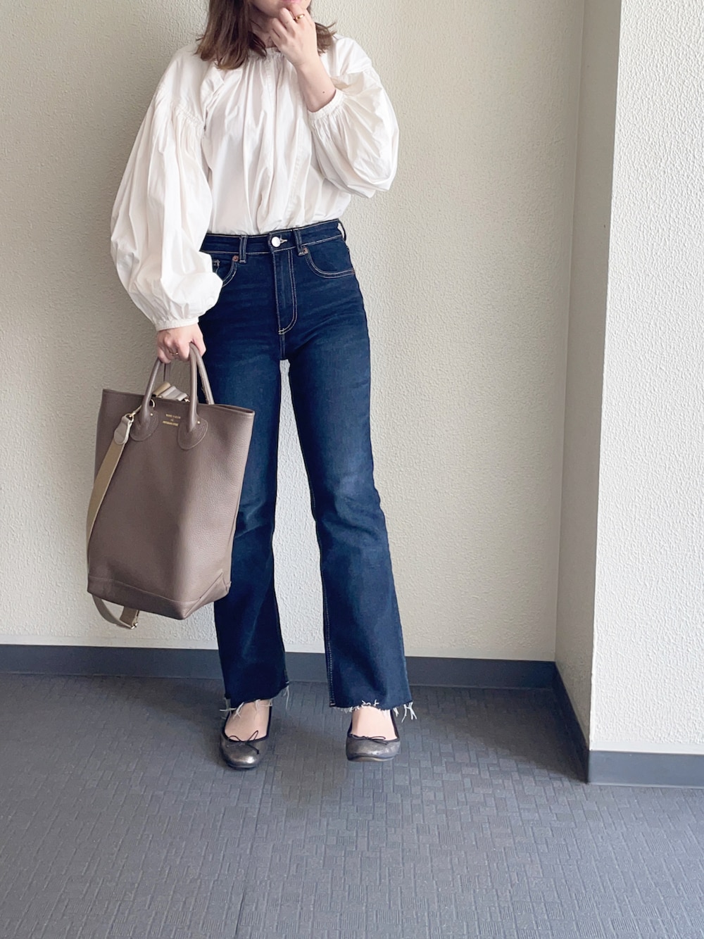 「ポワン袖、ブラウス、CLANE、デニム、ZARA、低身長コーデ、シンプルコーデ、きれいめカジュアル、お洒落さんとつながりたい、ラクチンコーデ」｜「CLANEのアイテム（シャツ/ブラウス、ホワイト系）」を使った、keicoさん（レディース・156cm）の春コーディネートの1枚目の写真