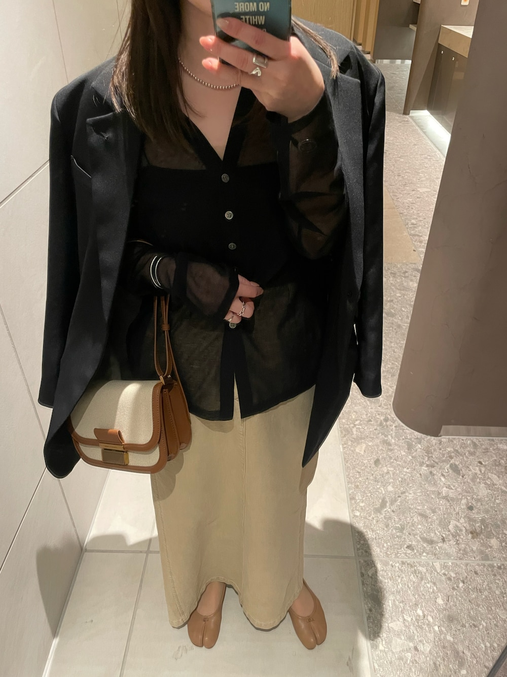 「春服コーデ、ジャケットスタイル、ジャケットコーデ、大人カジュアル、おしゃれさんと繋がりたい、大人女子、春のNewスタイル」｜「plageのSHEER VN カーディガン（カーディガン/ボレロ、ブラック系）」を使った、keicoさん（レディース・156cm）の春コーディネートの1枚目の写真