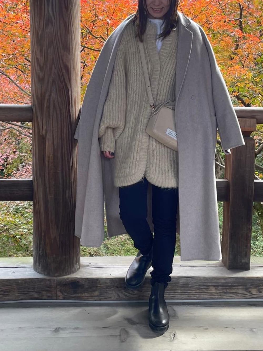 「カジュアルコーデ、紅葉狩り、紅葉、京都、クラネ(CLANE)、ニット」｜「CLANEの【CLANE(クラネ)】COLOR MOHAIR SHAGGY CARDIGAN/カラーモヘアシャギーカーディガン 13106-2112（カーディガン/ボレロ、ホワイト系）」を使った、keicoさん（レディース・156cm）の冬コーディネートの1枚目の写真