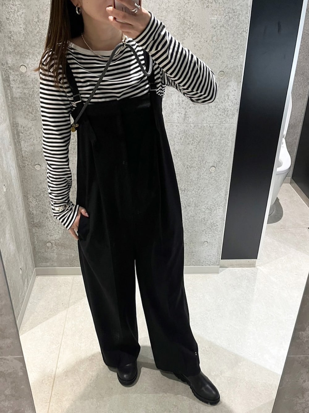 「春服コーデ、カジュアルコーデ、大人カジュアル、Spick & Span(Spick & Span)、ボーダー、お出かけコーデ、おしゃれさんと繋がりたい」｜「Spick & Spanのベアオールインワン（つなぎ/オールインワン、ブラック系）」を使った、keicoさん（レディース・156cm）の春コーディネートの1枚目の写真