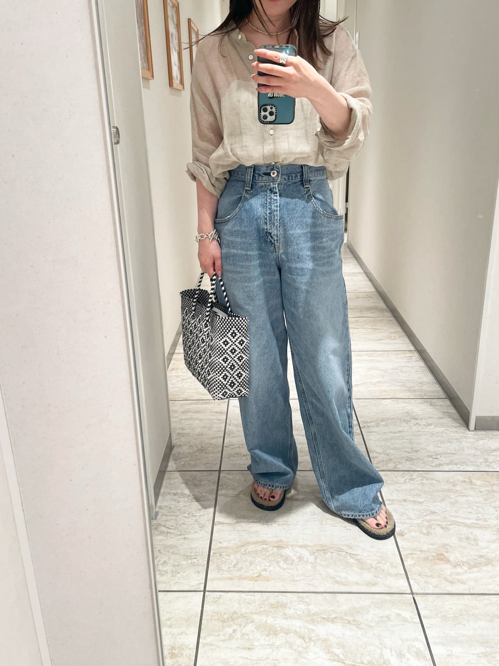 「きれいめカジュアル、デニムコーデ、夏コーデ、シャツコーデ、おしゃれさんと繋がりたい、ラフコーデ、オトナ女子、初夏コーデ、夏ファッション」｜「plageの《追加》【R’IAM】WIDE デニム（デニムパンツ、ブルー系）」を使った、keicoさん（レディース・156cm）の夏コーディネートの1枚目の写真