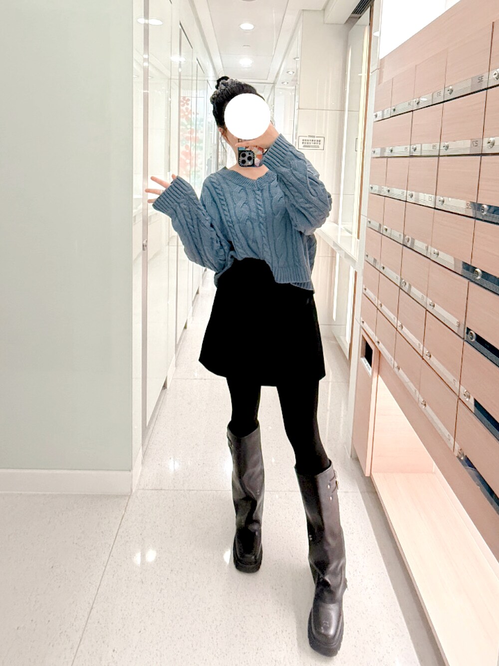 「クリスマスに着たい服、164以上に見られる女、冬のコーデ、今日のコーデ」｜「unknownのアイテム（ニット/セーター、ブルー系）」を使った、Regina 💜さん（骨格ストレート・レディース・164cm）の冬コーディネートの1枚目の写真