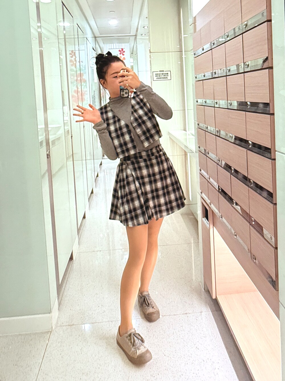 「冬アウター、164以上に見られる女、ootd、最近のいい感じコーデ」｜「MUJI Laboのアイテム（スリッポン、グレー系）」を使った、Regina 💜さん（骨格ストレート・レディース・164cm）の冬コーディネートの1枚目の写真