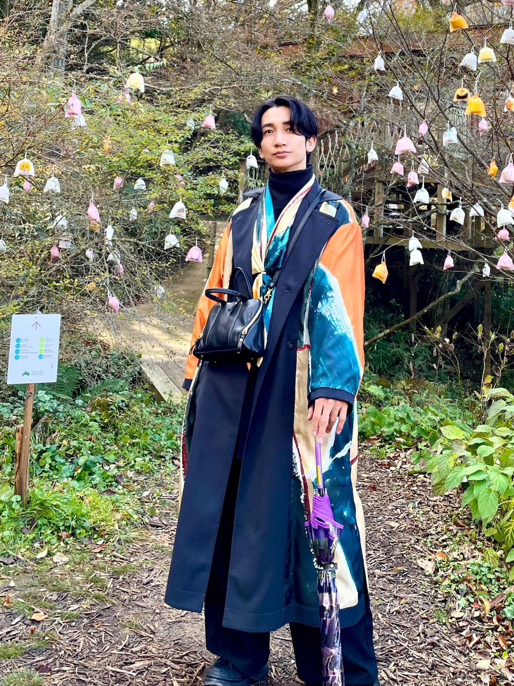 「最近のいい感じコーデ、タートルネック、AMERI、amerivintage、コート、秋冬コーデ、cornelian taurus」｜「AmeriのMY DEAR REVERSIBLE TRENCH COAT（トレンチコート、ブラック系）」を使った、桜井 雅斗(吉本新喜劇/FM大阪DJ)さん（メンズ・175cm）の秋コーディネートの1枚目の写真