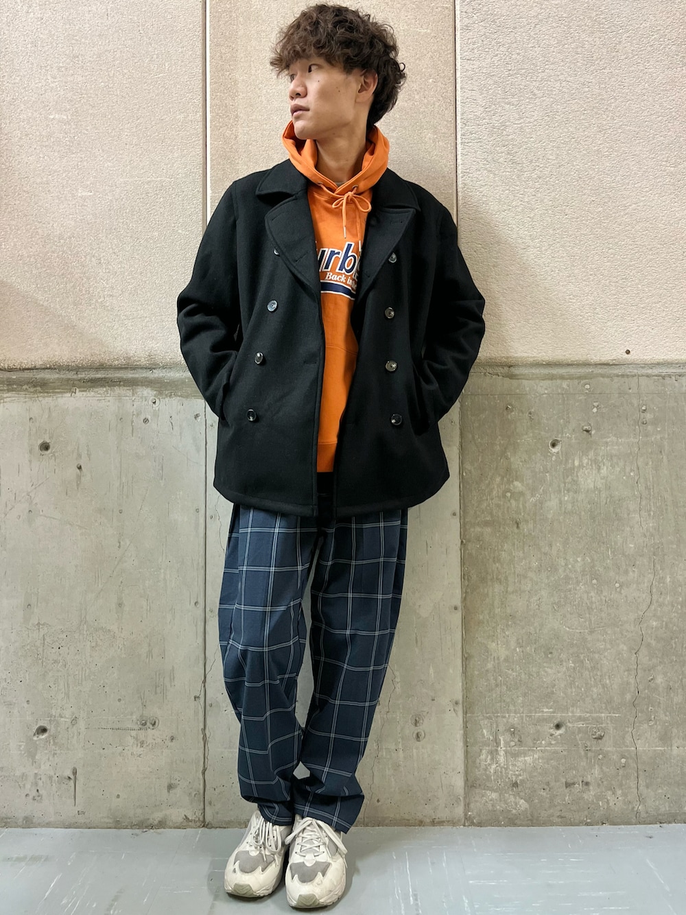 「パーカー、ストリート、ストリートMIX、カジュアルコーデ、ライトオン、Right-on、クリスマスに着たい服、おしゃれさんと繋がりたい、チェックパンツ、冬のコーデ、大人カジュアル」｜「BACK NUMBERの【BACK NUMBER】ＴＲトラウザーイージーパンツ（スラックス、ブルー系）」を使った、てらくら【相互フォロー】さん（メンズ・178cm）の冬コーディネートの1枚目の写真