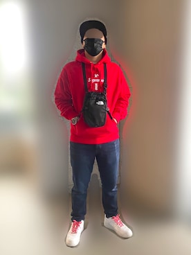 Supreme シュプリーム パーカー 赤 M 3303323D0386 Supreme のパーカー（レッド系）を使った人気ファッション