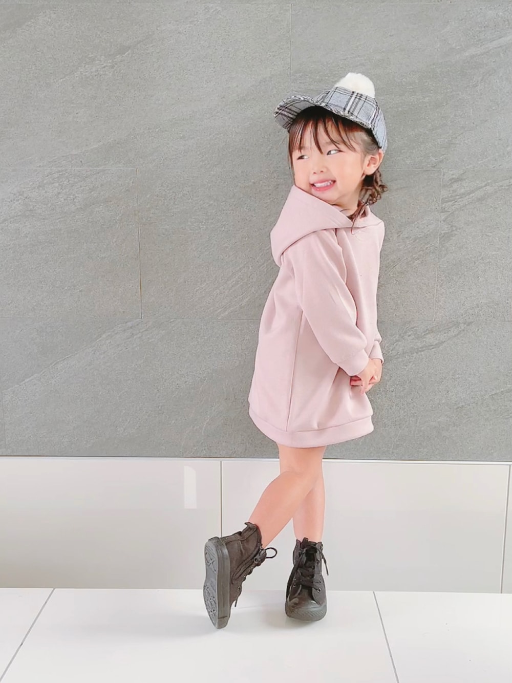 「キッズファッション、秋コーデ、3歳」｜「DAISOのアイテム（キャップ、グレー系）」を使った、sunseaskyさん（キッズ・100cm）の秋コーディネートの1枚目の写真