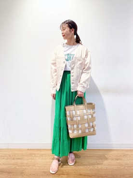 「クリアサンダル」｜「アイテム（ジャケット/アウター）」を使った、コトさん（レディース・160cm）の春コーディネート