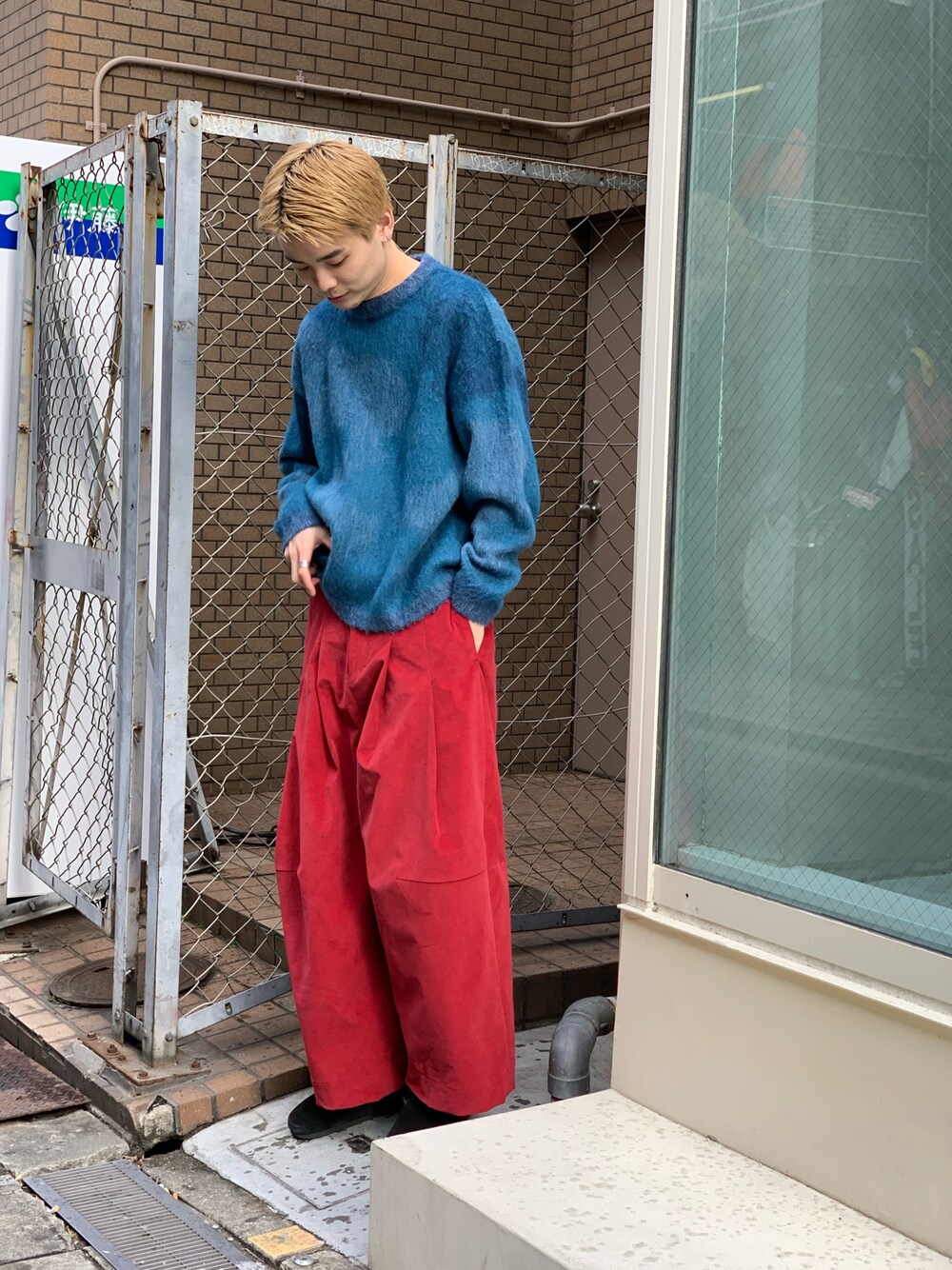 「gardenosaka、冬コーデ、お洒落さんとつながりたい、いいね、save、フォローお願いします🤑、オーバーサイズ、ラフ」｜「ToironierのToironier/トワロニエ/ブロードルーズシャツ(レギュラーフィット)（シャツ/ブラウス、ホワイト系）」を使った、シュートさん（メンズ・181cm）の冬コーディネートの1枚目の写真
