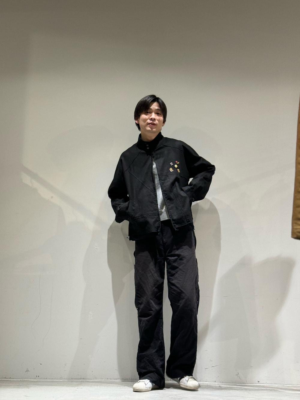 「gardenosaka、GARDEN TOKYO、冬コーデ、ロングコート、シンプルスタイル、休日コーデ、お洒落さんとつながりたい、冬、モッズコート、ブラックコーデ、着回しコーデ」｜「CITY COUNTRY CITYのCITY COUNTRY CITY /シティーカントリーシティー /CCCｘOLDPARK FLEECE MA-1（その他アウター、その他）」を使った、シュートさん（メンズ・181cm）の冬コーディネートの1枚目の写真