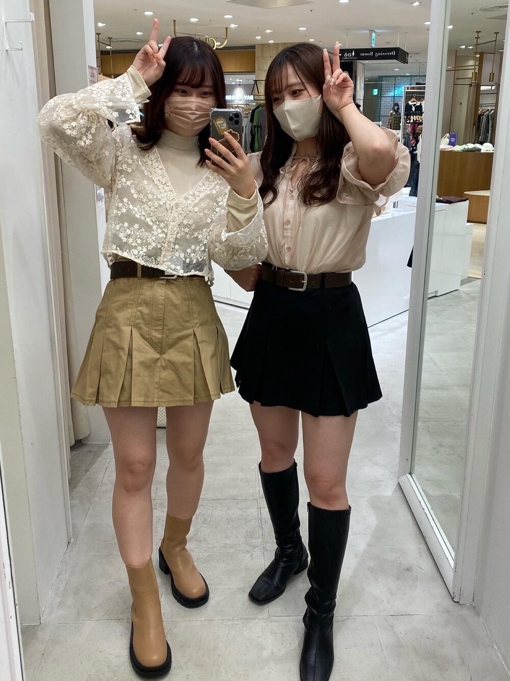 「柄シャツ、大人カジュアル、秋冬コーデ、今日のコーデ、ナチュラル」｜「one after another NICE CLAUPの前後2WAYフリルブラウス（シャツ/ブラウス、ベージュ系）」を使った、りほさん（レディース・158cm）の夏コーディネートの1枚目の写真