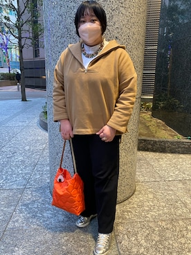 「シルバー」｜「アイテム（スウェットパンツ）」を使った、agiさん（レディース・163cm）の春コーディネート