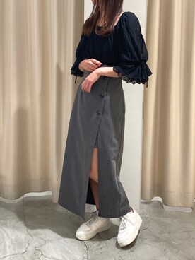 「one after another NICE CLAUP（ワンアフターアナザーナイスクラップ）のサイドボタンスリットスカート（スカート）」を使った、小坂祐美さん（レディース・158cm）の夏コーディネート