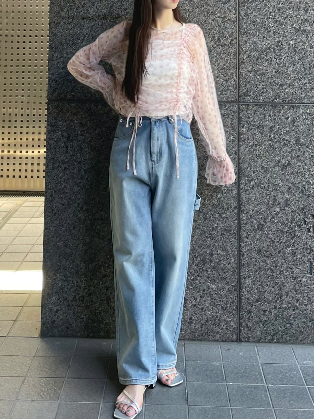 「clear、クリア、夏ファッション、レイヤードスタイル、ラフコーデ、大人可愛い、花柄」｜「clearのシアー花柄ギャザートップス(キャミセット)≪2024SS新作≫（アンサンブル、ピンク系）」を使った、clear ももこさん（骨格ストレート・レディース・160cm）の夏コーディネートの1枚目の写真