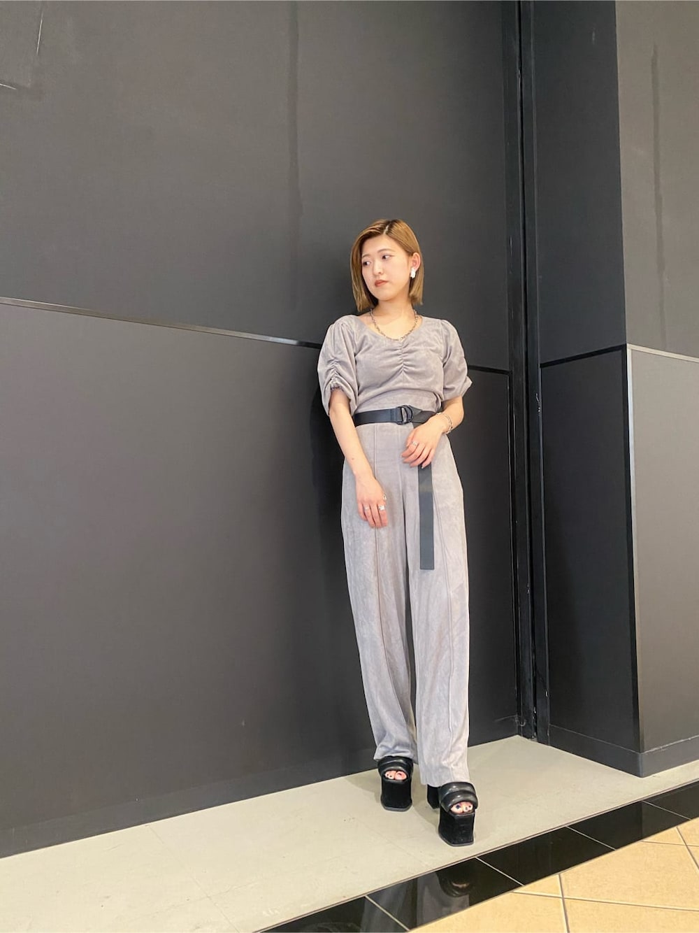 ハイウエストルーズワイドパンツを使った人気ファッション