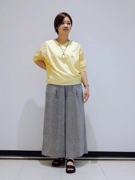「INDIVI（インディヴィ）の【洗える／清涼感◎】ワイドフレアパンツ／スカーチョ（その他パンツ、グレー系）」を使った、gissyさん（レディース・161cm）の夏コーディネート