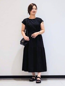「INDIVI（インディヴィ）の【1枚でコーデ完成！】タックワンピース（ワンピース、ブラック系）」を使った、gissyさん（レディース・161cm）の夏コーディネート