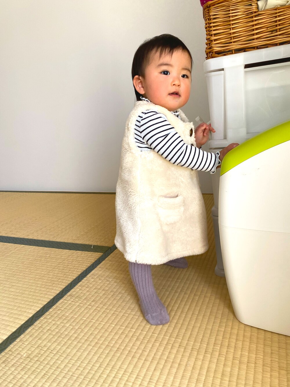 「過去コーデ、コーデ記録、ゆきだるま、ボア、モフモフ」｜「babyGAPのアイテム（ワンピース、ホワイト系）」を使った、riryさん（キッズ・70cm）の秋コーディネートの1枚目の写真