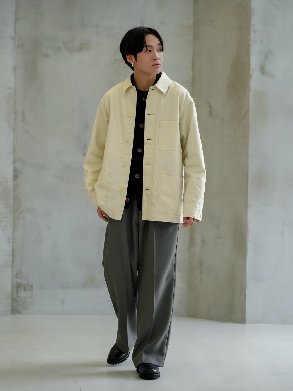 「今日のコスメと服、スラックス、プチプラ、ローファー、春コーデ、デートコーデ、カラーパンツ、春アウター、休日スタイル、きれいめカジュアル、春色、淡色コーデ、レイヤードスタイル、シンプルコーデ、パステルカラー」｜「GUのスーパーバギースラックス（スラックス、グリーン系）」を使った、ともきさん（メンズ・168cm）の冬コーディネートの1枚目の写真