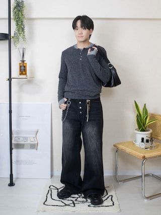 「DNSR(ディーエヌエスアール)のフラワーボタンレイヤードヘンリーネックロングスリーブチャコール(Tシャツ/カットソー)」を使った、ともきさん(メンズ・168cm)の秋コーディネート