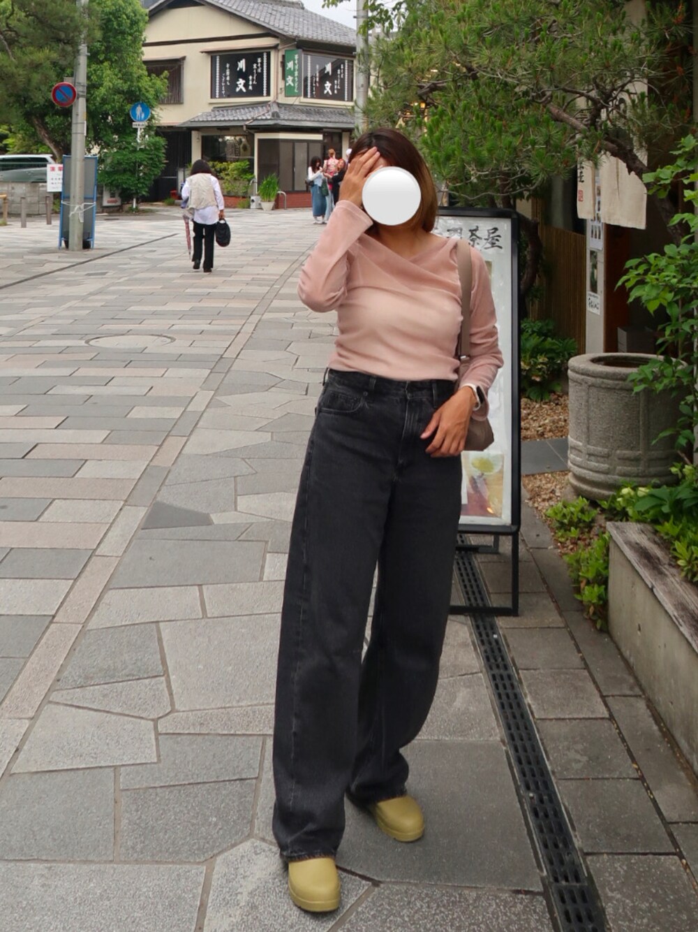 フロッキープリント2wayトップスを使った人気ファッション